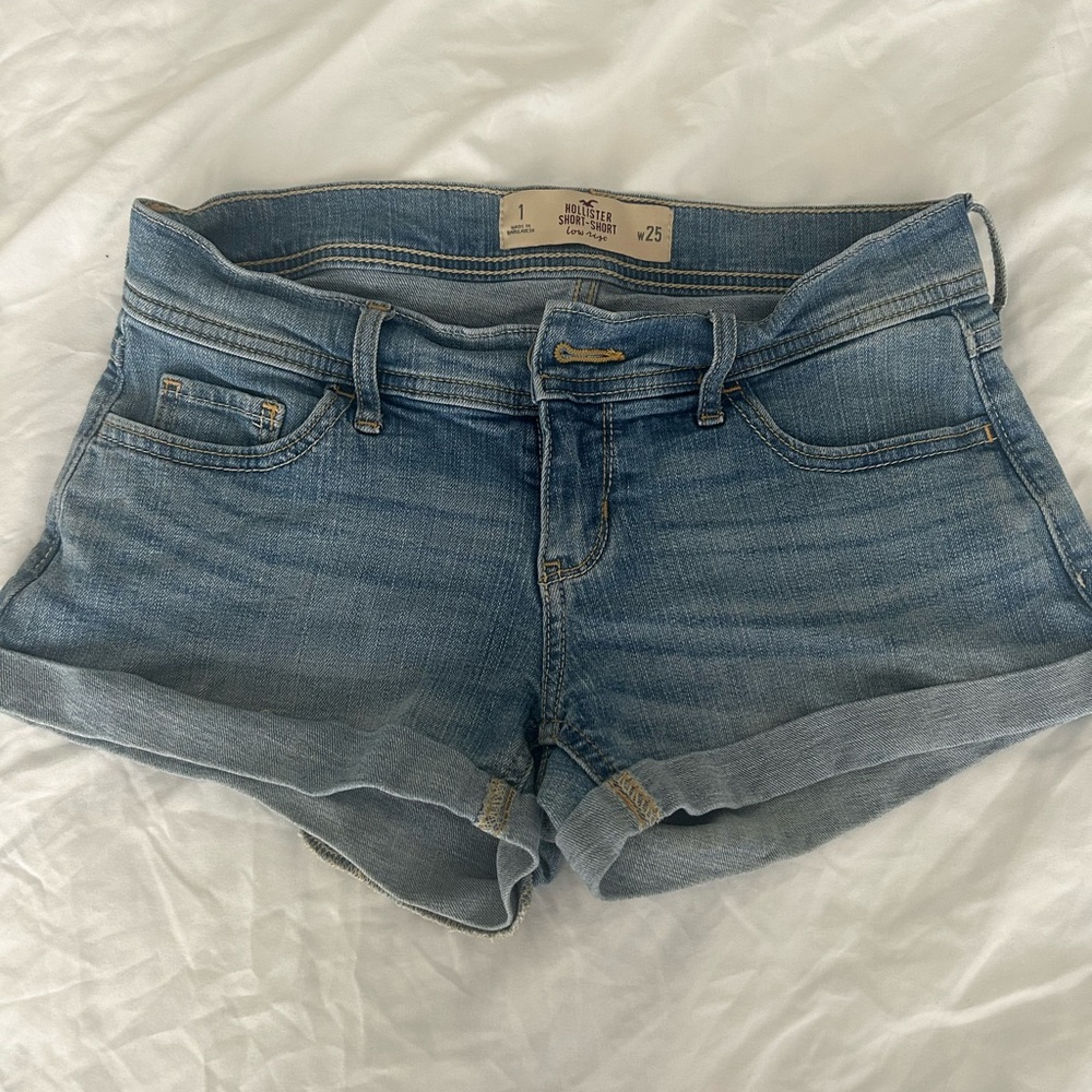 Hollister- Low Rise Short-Short Size 1